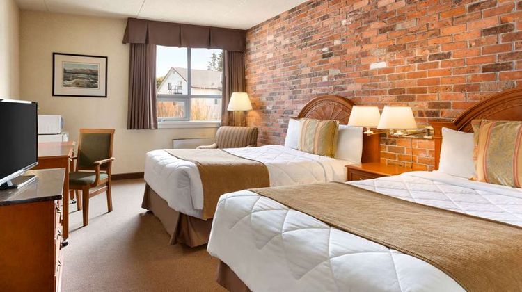 Travelodge North Bay Lakeshore Room