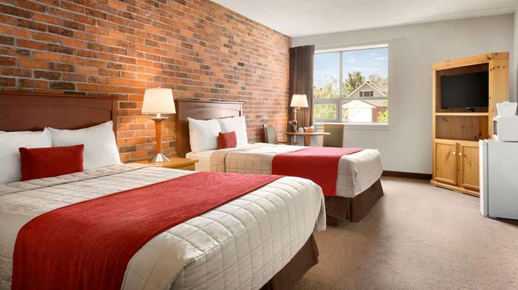 Travelodge North Bay Lakeshore Room