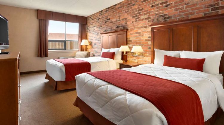 Travelodge North Bay Lakeshore Room