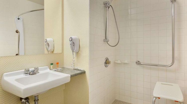 Travelodge North Bay Lakeshore Room
