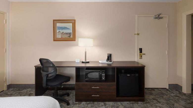 <b>Travelodge Thunder Bay ON Room</b>. Images powered by <a href="https://iceportal.shijigroup.com/" title="IcePortal" target="_blank">IcePortal</a>.