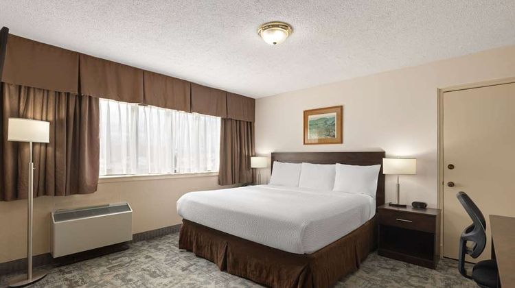 Travelodge Thunder Bay ON Room