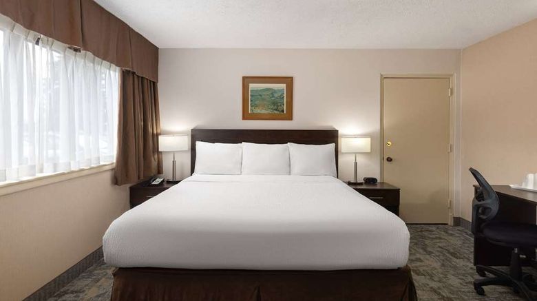<b>Travelodge Thunder Bay ON Room</b>. Images powered by <a href="https://iceportal.shijigroup.com/" title="IcePortal" target="_blank">IcePortal</a>.