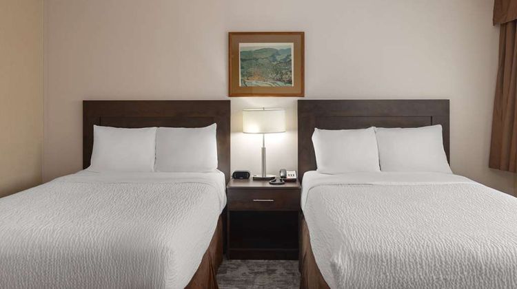 Travelodge Thunder Bay ON Room