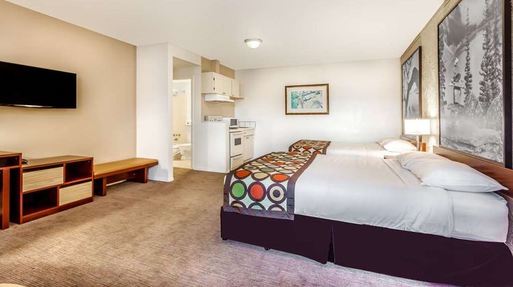 Super 8 Duncan Room