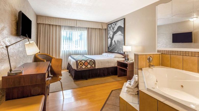 <b>Super 8 Duncan Suite</b>. Images powered by <a href="https://iceportal.shijigroup.com/" title="IcePortal" target="_blank">IcePortal</a>.