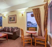 Super 8 Duncan Lobby