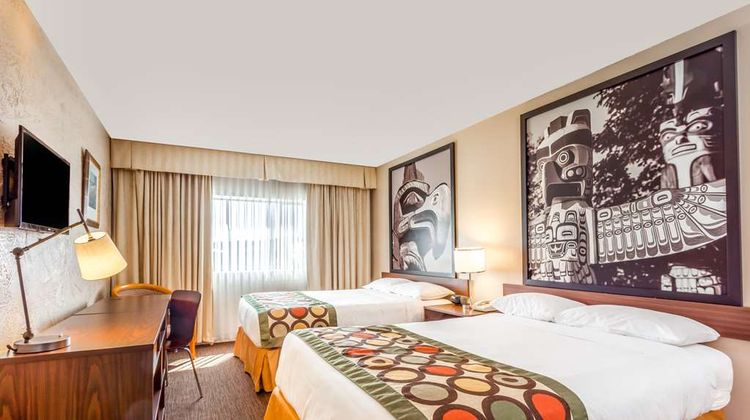 Super 8 Duncan Room