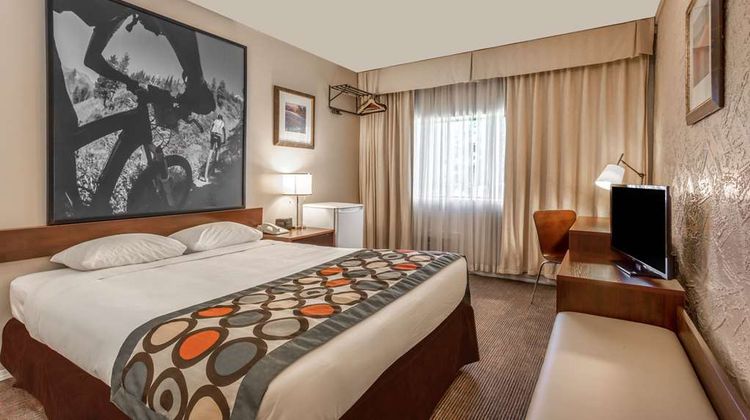 Super 8 Duncan Room