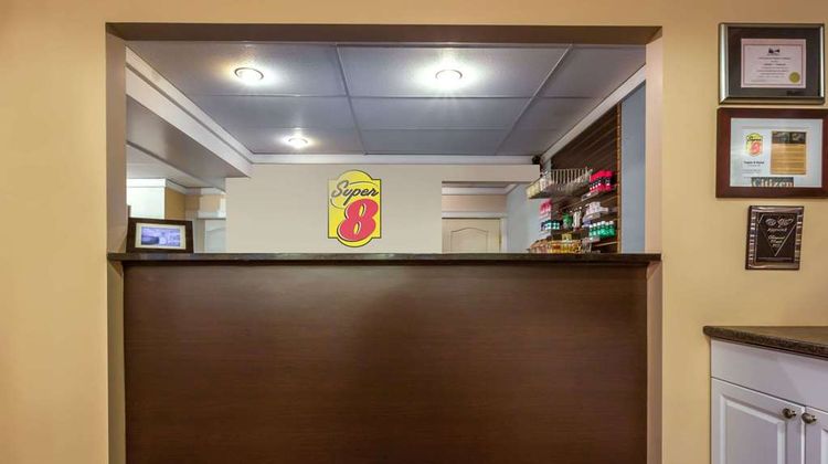 Super 8 Duncan Lobby