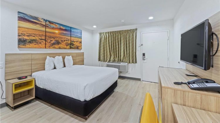 Days Inn McKinney Room