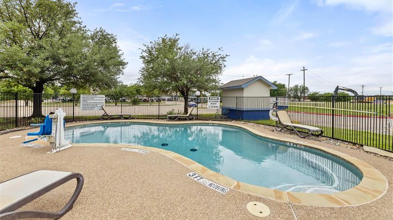 <b>Days Inn McKinney Pool</b>. Images powered by <a href="https://iceportal.shijigroup.com/" title="IcePortal" target="_blank">IcePortal</a>.