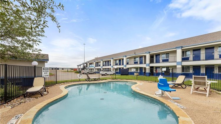 Days Inn McKinney Pool