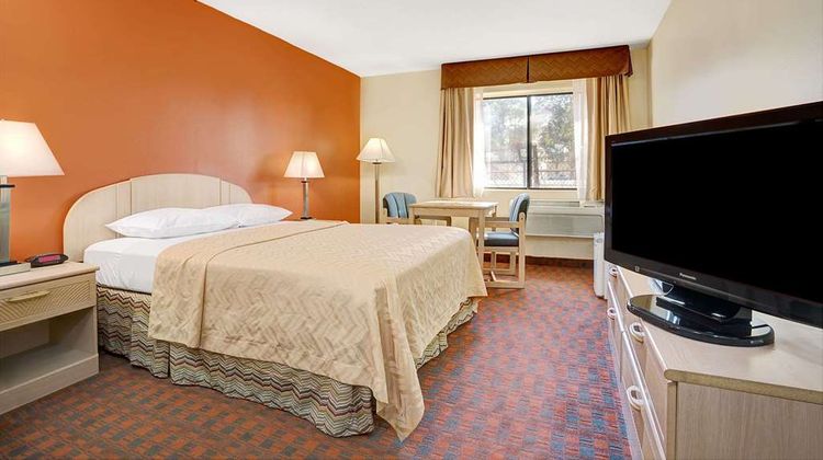 Days Inn Woodland Room