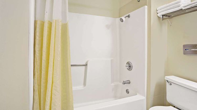 Days Inn Woodland Room