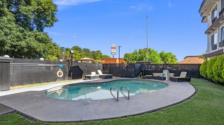 <b>Days Inn Woodland Pool</b>. Images powered by <a href="https://iceportal.shijigroup.com/" title="IcePortal" target="_blank">IcePortal</a>.