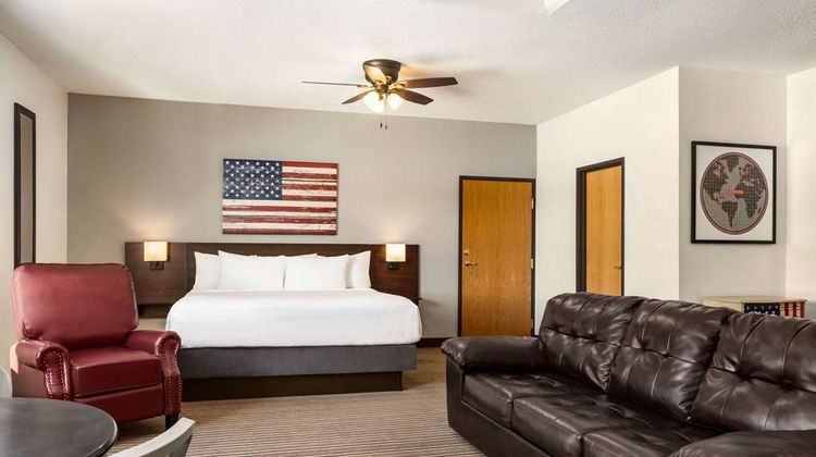 Ramada Richland Center Suite