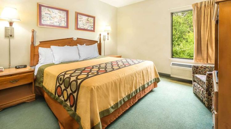 Super 8 Pevely Room