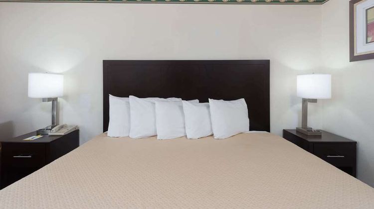Days Inn Mexico Room