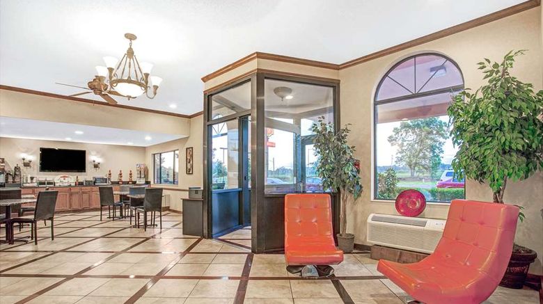 <b>Super 8 Clinton Lobby</b>. Images powered by <a href="https://iceportal.shijigroup.com/" title="IcePortal" target="_blank">IcePortal</a>.