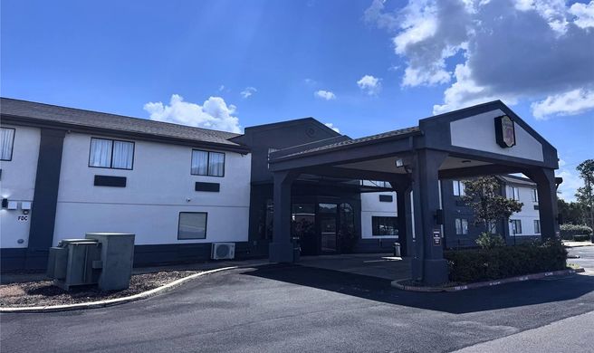 Super 8 Clinton Exterior