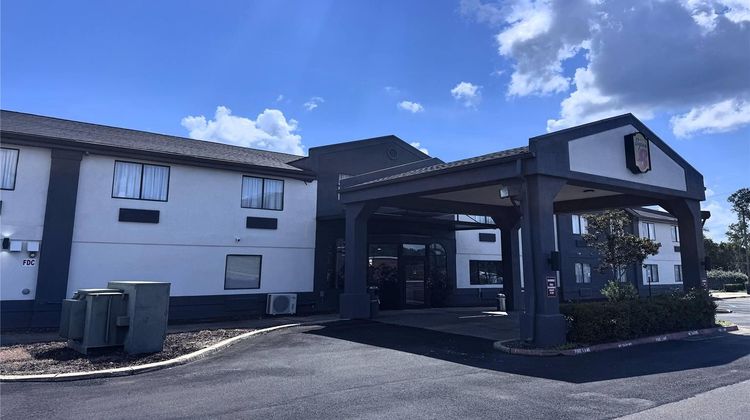 Super 8 Clinton Exterior