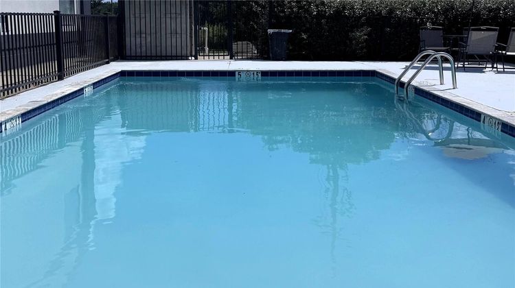 Super 8 Clinton Pool