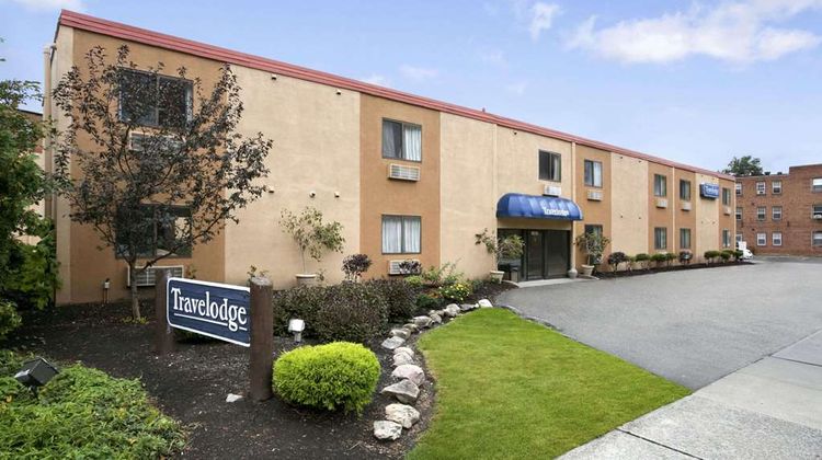 Travelodge Cleveland Lakewood Exterior