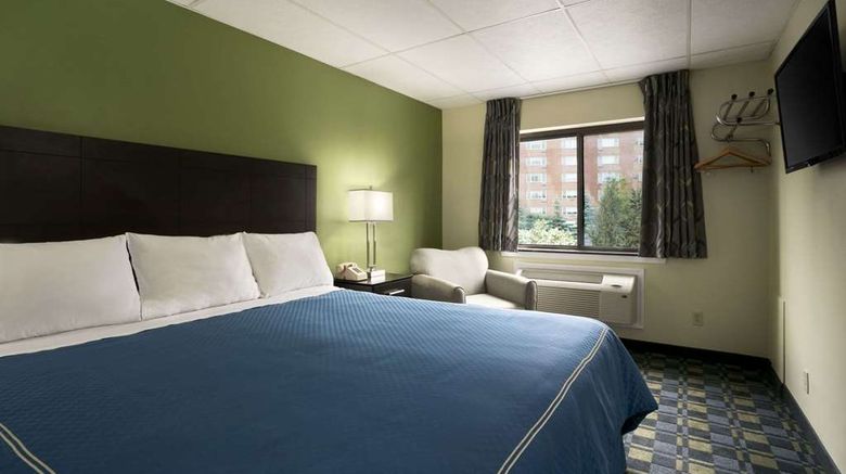 <b>Travelodge Cleveland Lakewood Room</b>. Images powered by <a href="https://iceportal.shijigroup.com/" title="IcePortal" target="_blank">IcePortal</a>.