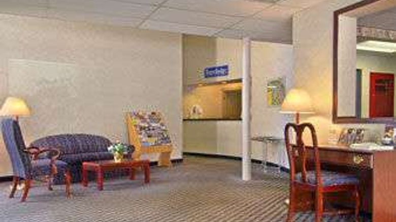 <b>Travelodge Cleveland Lakewood Lobby</b>. Images powered by <a href="https://iceportal.shijigroup.com/" title="IcePortal" target="_blank">IcePortal</a>.