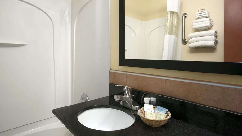 <b>Travelodge Cleveland Lakewood Room</b>. Images powered by <a href="https://iceportal.shijigroup.com/" title="IcePortal" target="_blank">IcePortal</a>.