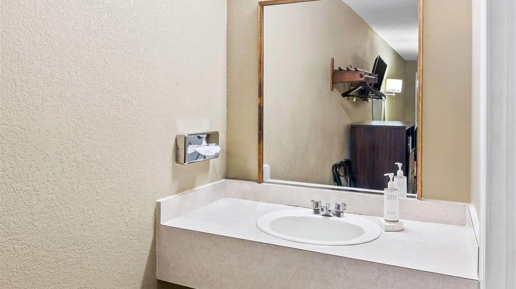 Super 8 Columbia/Ft. Jackson Room