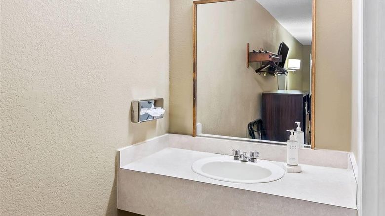 <b>Super 8 Columbia/Ft. Jackson Room</b>. Images powered by <a href="https://iceportal.shijigroup.com/" title="IcePortal" target="_blank">IcePortal</a>.