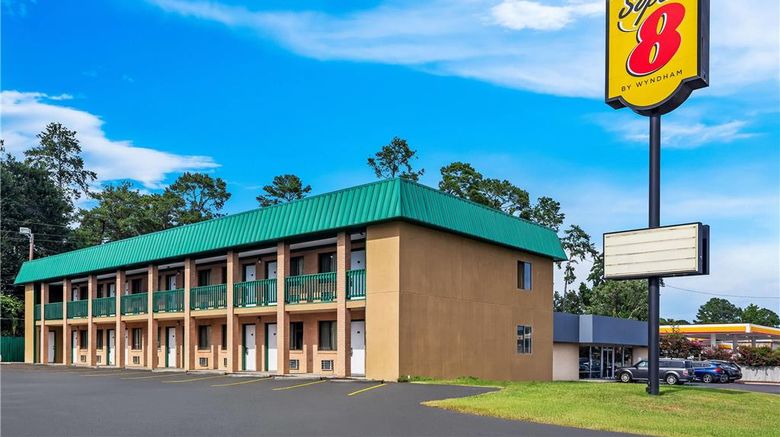<b>Super 8 Columbia/Ft. Jackson Exterior</b>. Images powered by <a href="https://iceportal.shijigroup.com/" title="IcePortal" target="_blank">IcePortal</a>.