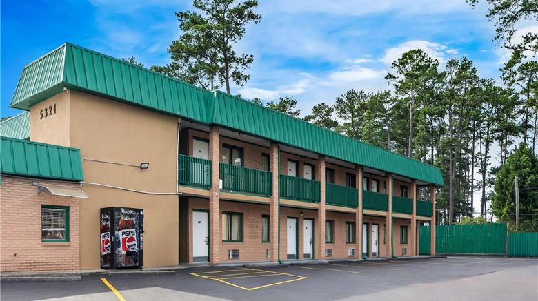 <b>Super 8 Columbia/Ft. Jackson Exterior</b>. Images powered by <a href="https://iceportal.shijigroup.com/" title="IcePortal" target="_blank">IcePortal</a>.