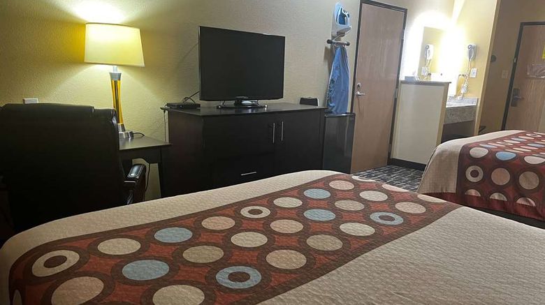 <b>Super 8 Pasadena Room</b>. Images powered by <a href="https://iceportal.shijigroup.com/" title="IcePortal" target="_blank">IcePortal</a>.