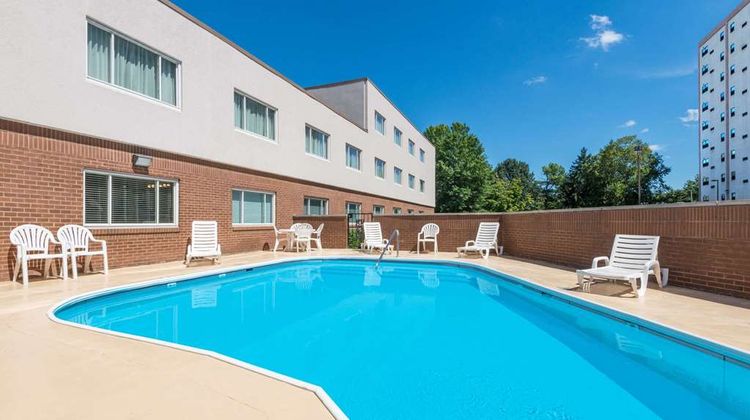 Ramada Paintsville Hotel & Conf Ctr Pool