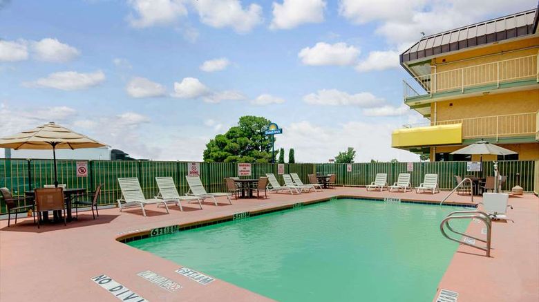 <b>Days Inn El Paso Airport East Pool</b>. Images powered by <a href="https://iceportal.shijigroup.com/" title="IcePortal" target="_blank">IcePortal</a>.