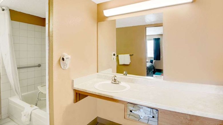 <b>Days Inn El Paso Airport East Room</b>. Images powered by <a href="https://iceportal.shijigroup.com/" title="IcePortal" target="_blank">IcePortal</a>.
