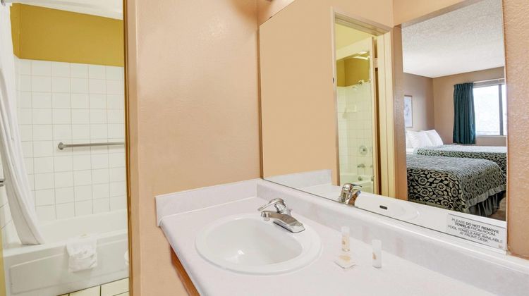 Days Inn El Paso Airport East Room