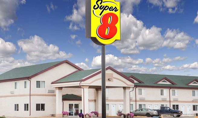 Super 8 Kindersley Exterior
