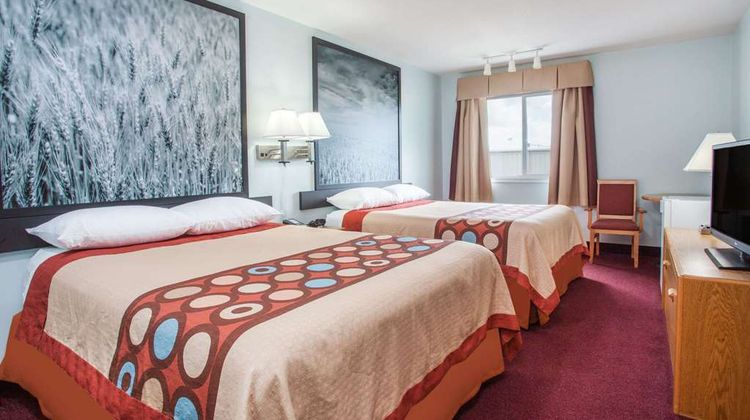 Super 8 Kindersley Room