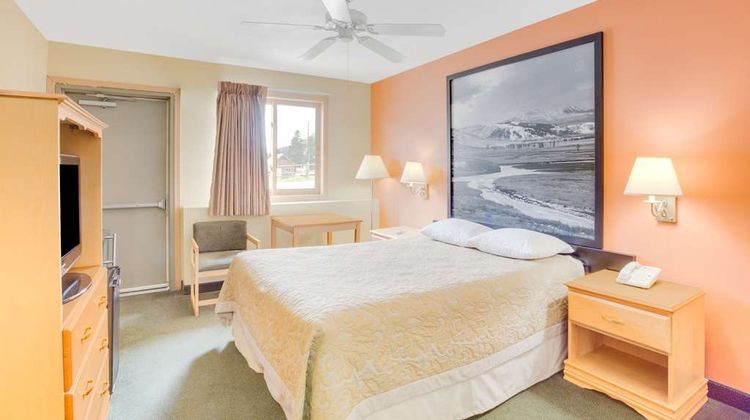 Super 8 Cooke City Yellowstone Park Area Room