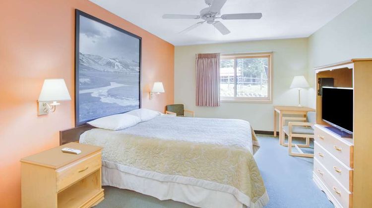 Super 8 Cooke City Yellowstone Park Area Room