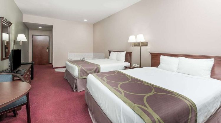 Super 8 Grayson Room
