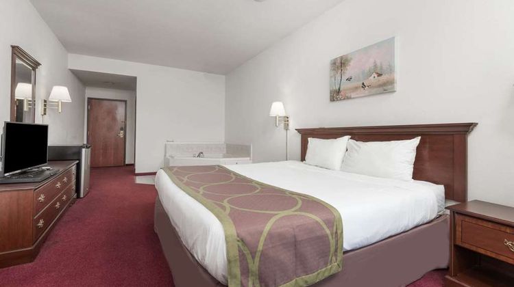 Super 8 Grayson Room