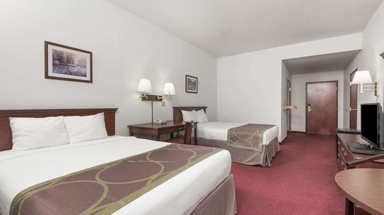 Super 8 Grayson Room