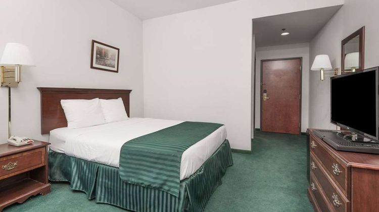 Super 8 Grayson Room