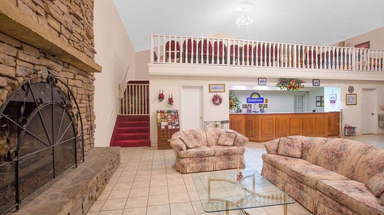 <b>Days Inn Hardy Lobby</b>. Images powered by <a href="https://iceportal.shijigroup.com/" title="IcePortal" target="_blank">IcePortal</a>.