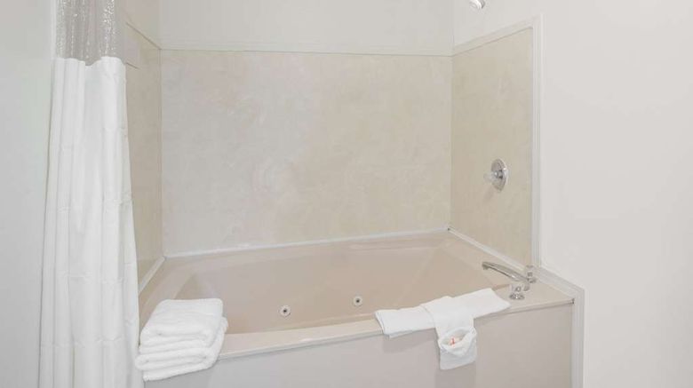 <b>Days Inn Hardy Room</b>. Images powered by <a href="https://iceportal.shijigroup.com/" title="IcePortal" target="_blank">IcePortal</a>.
